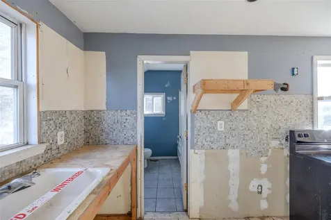 2 Avon Lane Middle Island NY 11953