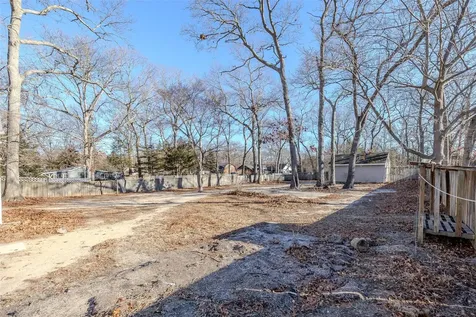 2 Avon Lane Middle Island NY 11953