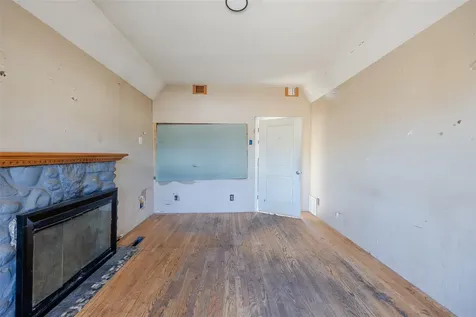 2 Avon Lane Middle Island NY 11953