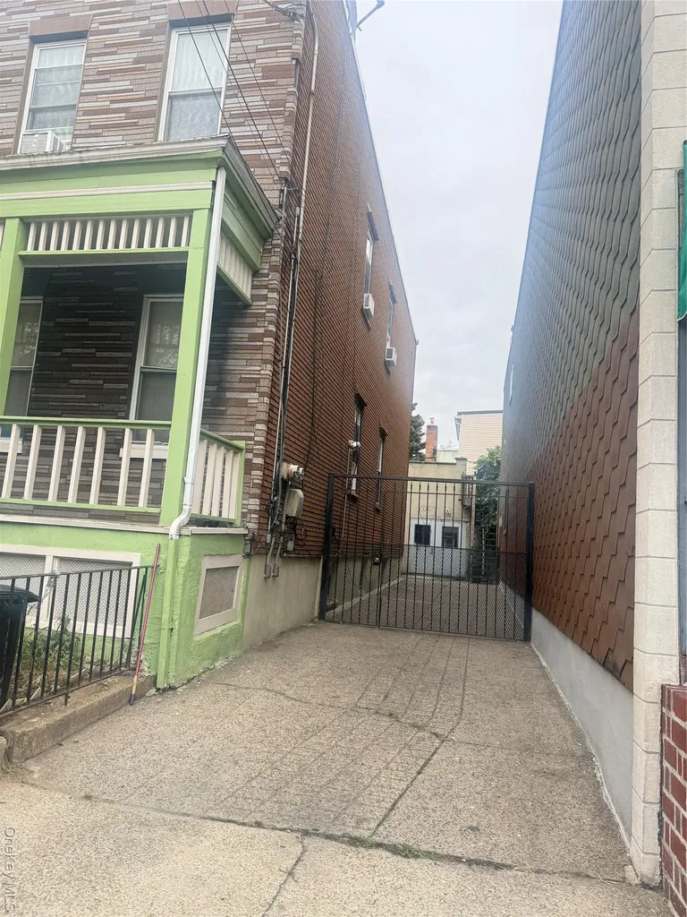 6813 60th Street Ridgewood NY 11385