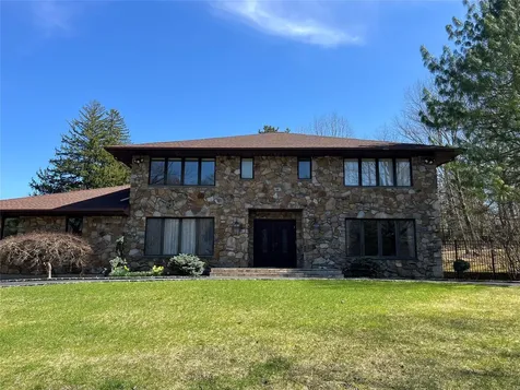 2 Squirrelwood Court New City NY 10956