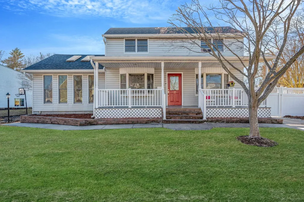 18 Wagon Lane E Brookhaven NY 11720