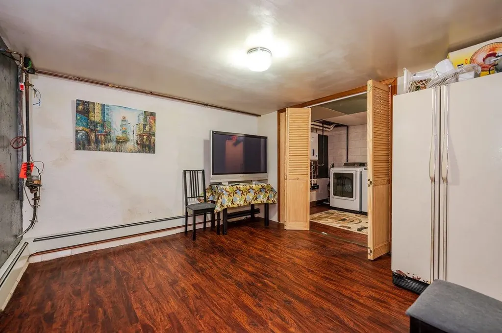 1742 Arms Avenue Merrick NY 11566
