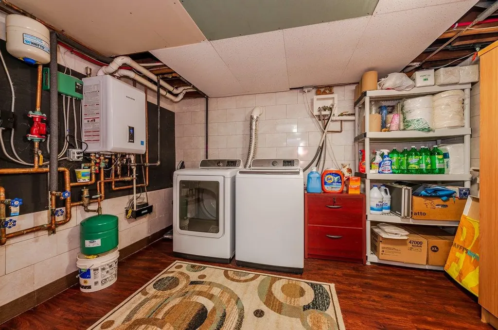 1742 Arms Avenue Merrick NY 11566