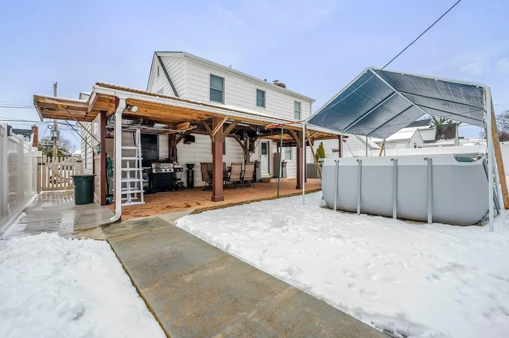 1742 Arms Avenue Merrick NY 11566