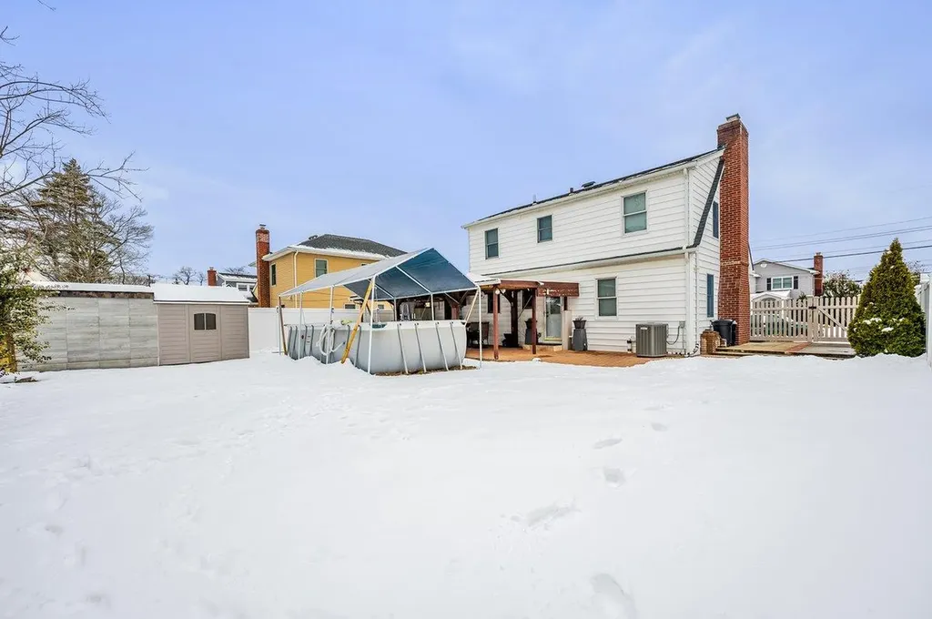 1742 Arms Avenue Merrick NY 11566