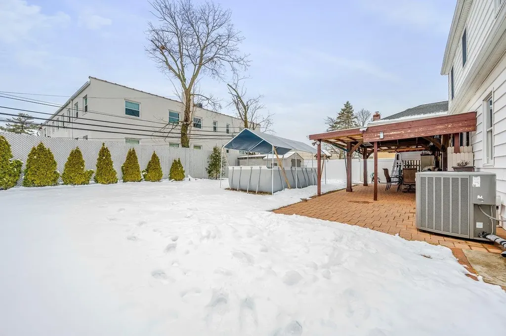 1742 Arms Avenue Merrick NY 11566