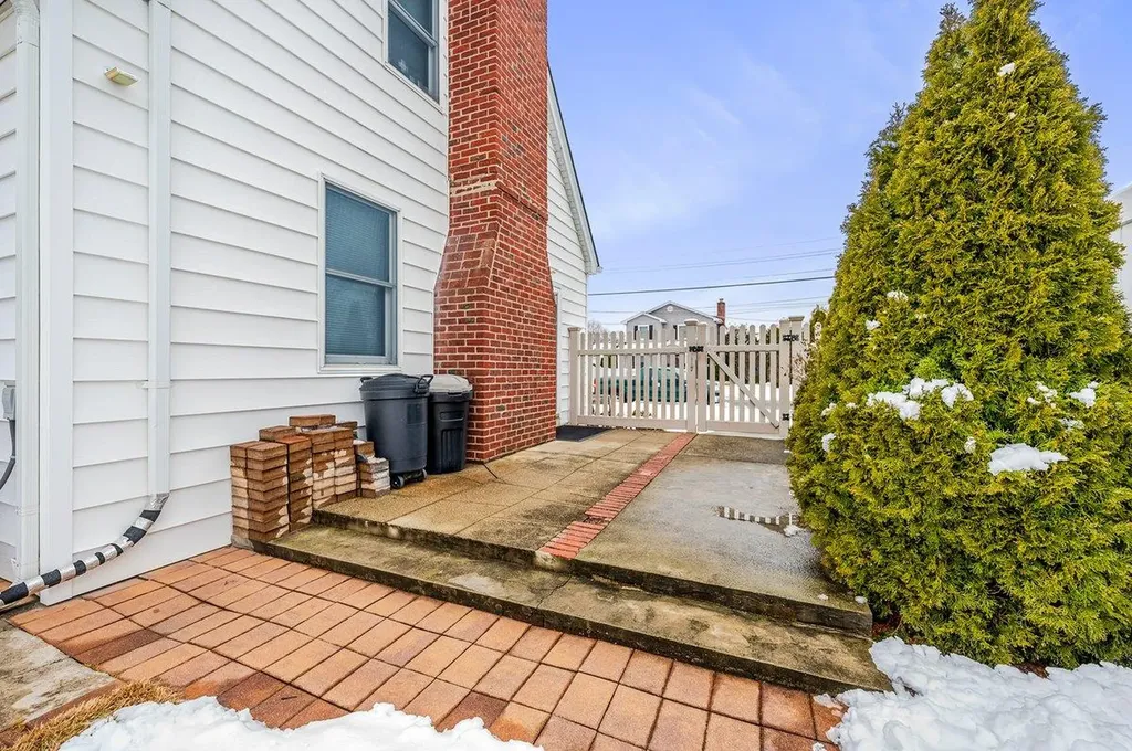 1742 Arms Avenue Merrick NY 11566
