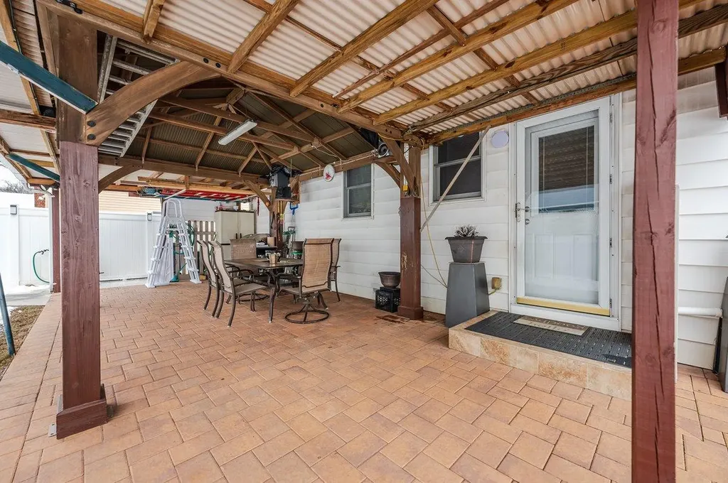 1742 Arms Avenue Merrick NY 11566