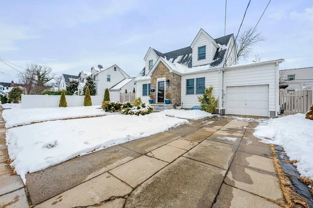 1742 Arms Avenue Merrick NY 11566