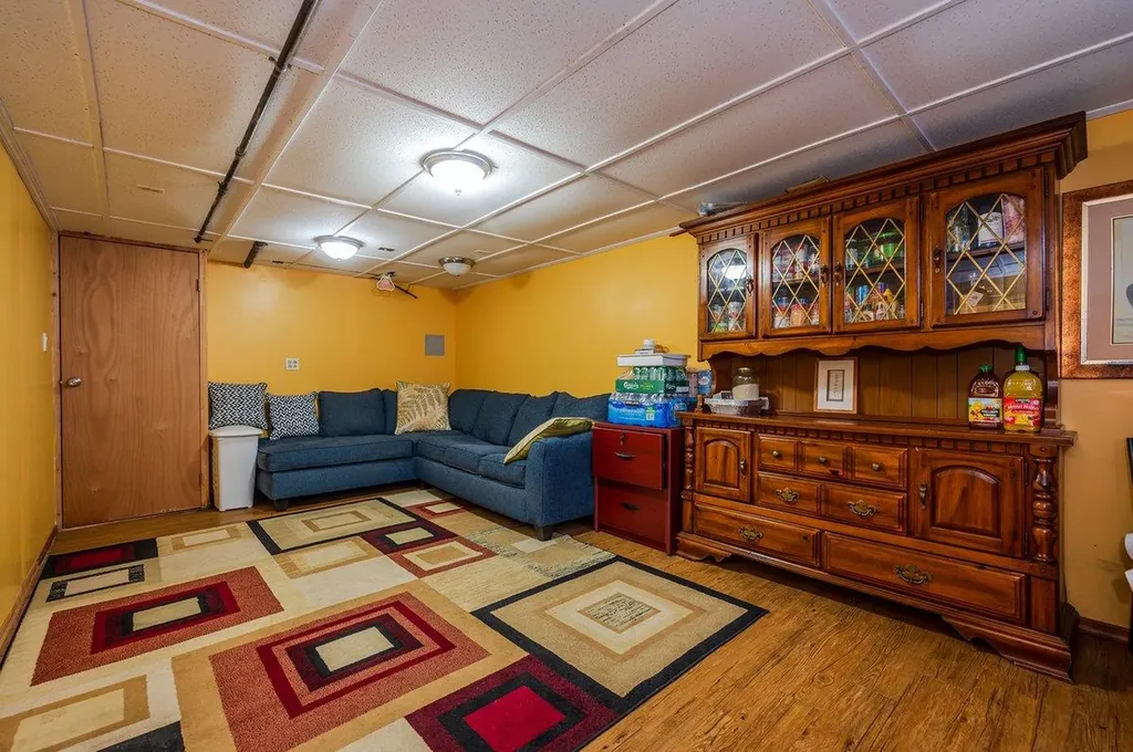1742 Arms Avenue Merrick NY 11566