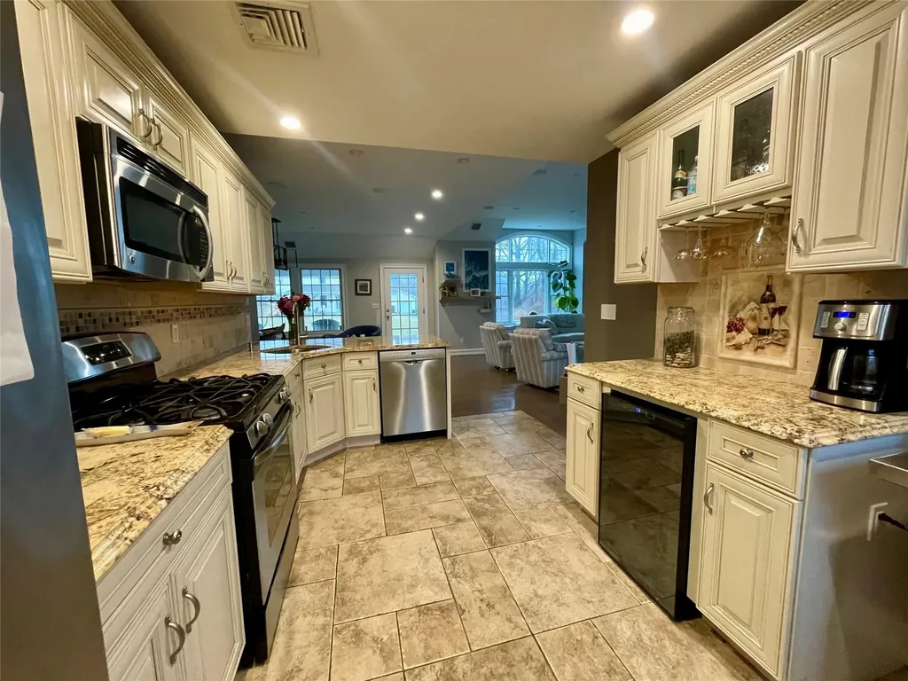 44 Edwards Lane East Blue Point NY 11715