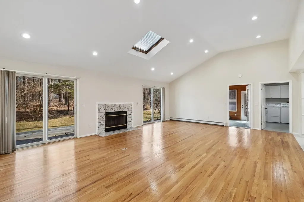 1 Woodview Way Hampton Bays NY 11946