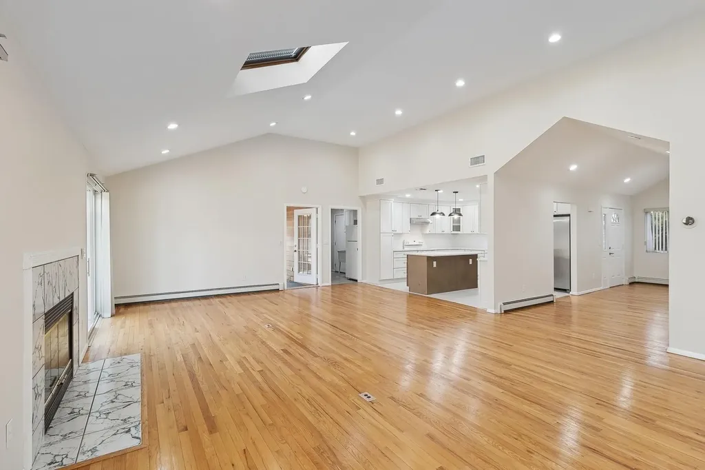 1 Woodview Way Hampton Bays NY 11946