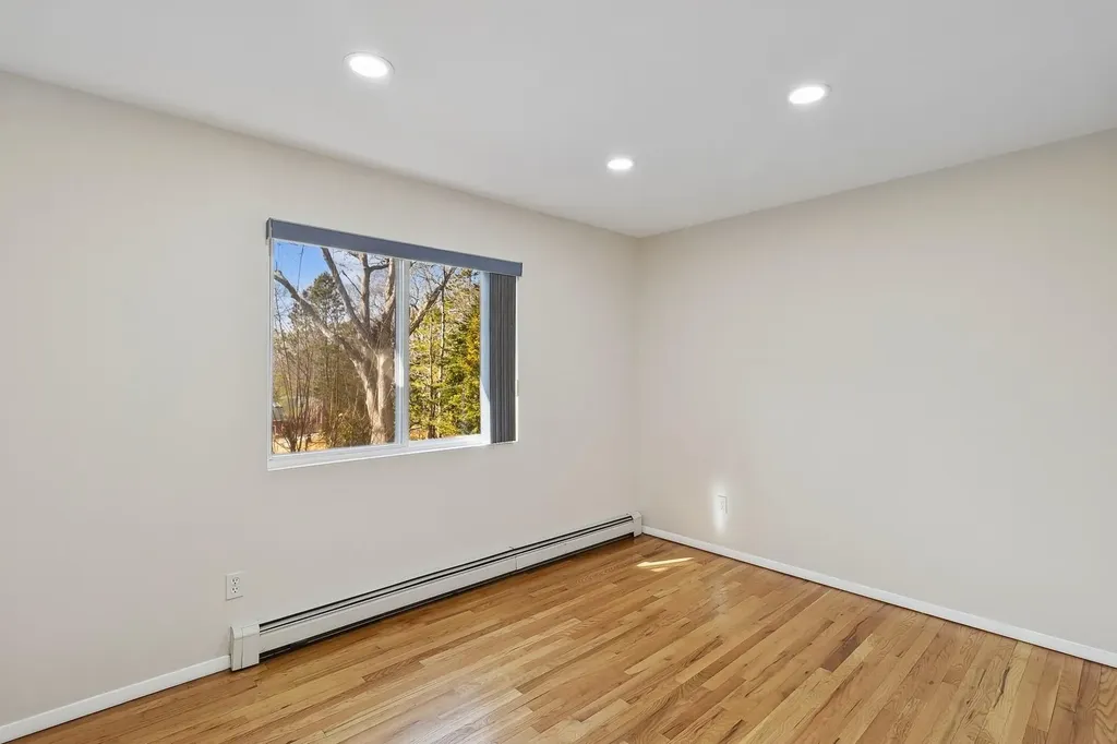 1 Woodview Way Hampton Bays NY 11946