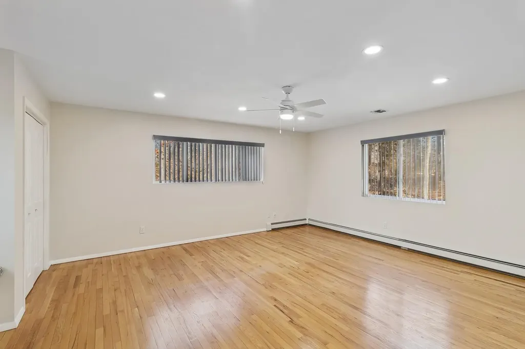 1 Woodview Way Hampton Bays NY 11946