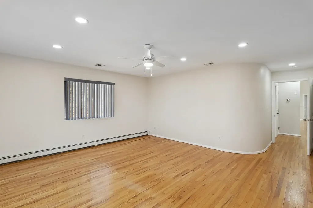 1 Woodview Way Hampton Bays NY 11946