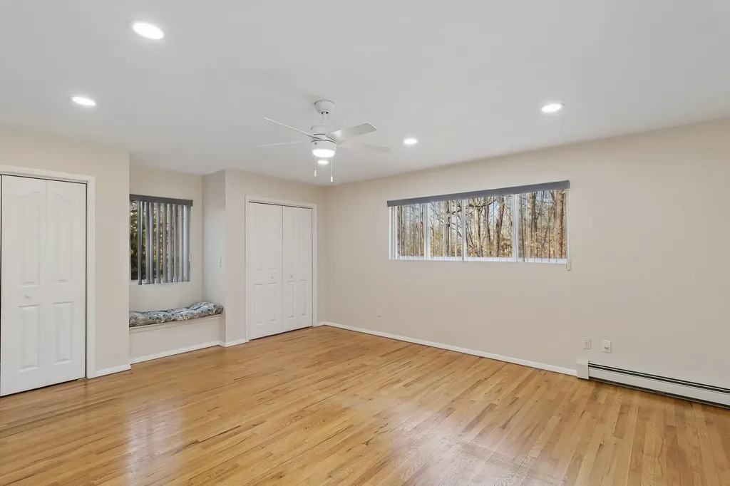 1 Woodview Way Hampton Bays NY 11946