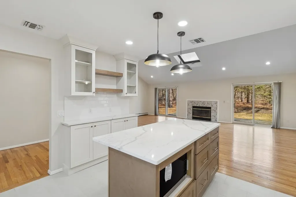 1 Woodview Way Hampton Bays NY 11946