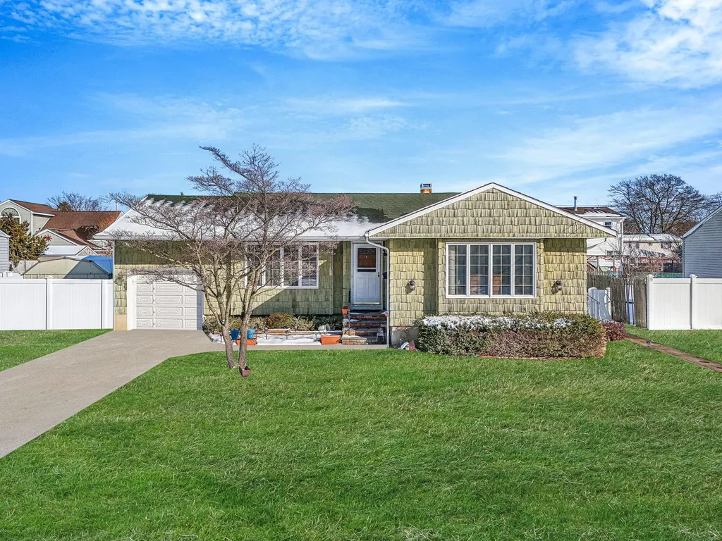 543 Dewitt Avenue Babylon NY 11703
