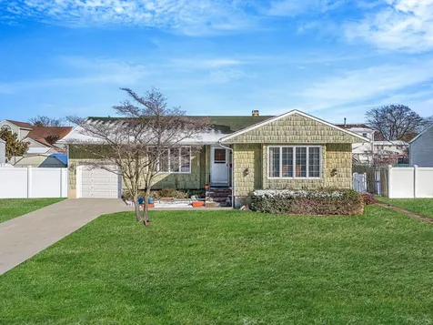 543 Dewitt Avenue North Babylon NY 11703