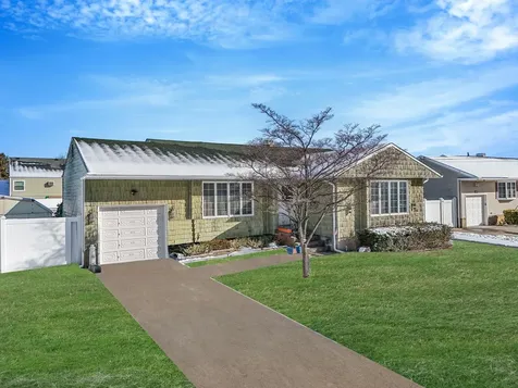 543 Dewitt Avenue North Babylon NY 11703