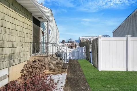 543 Dewitt Avenue North Babylon NY 11703