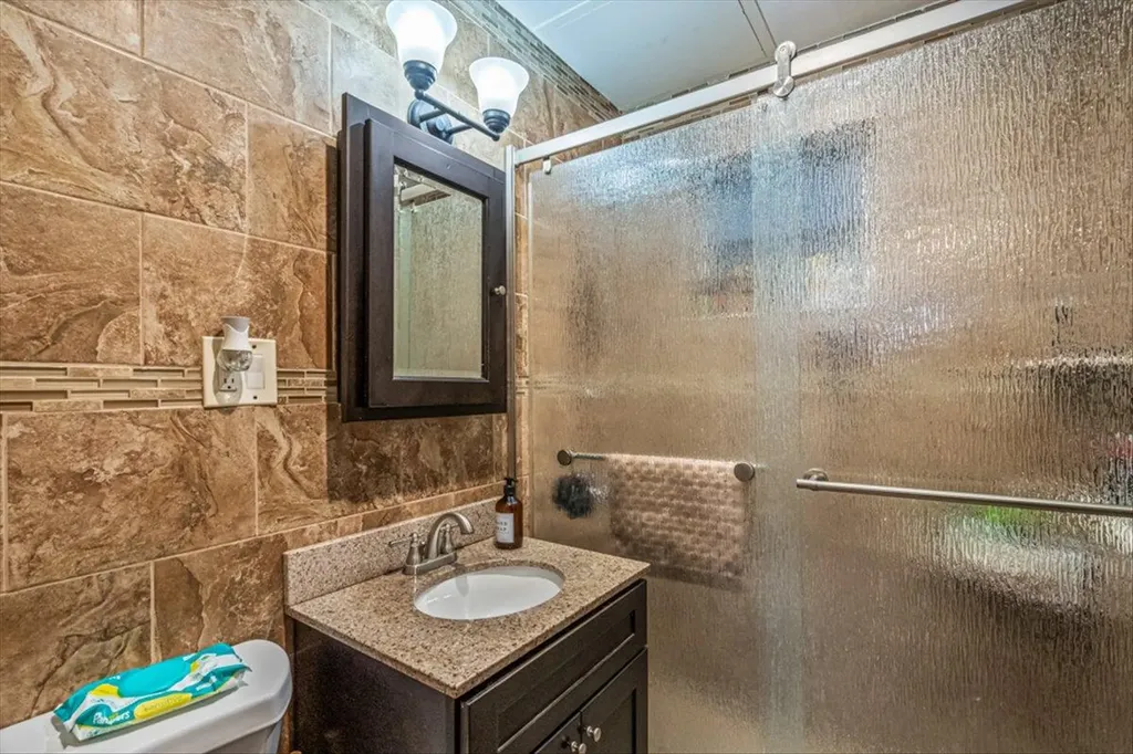 6443 Central Avenue Glendale NY 11385