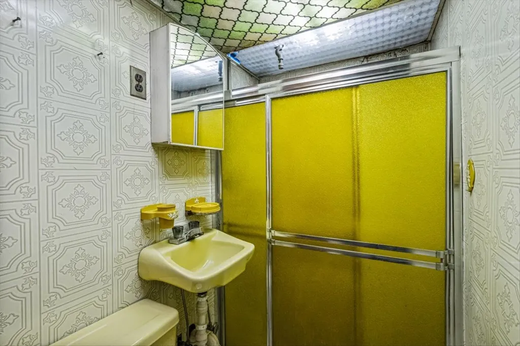 6443 Central Avenue Glendale NY 11385