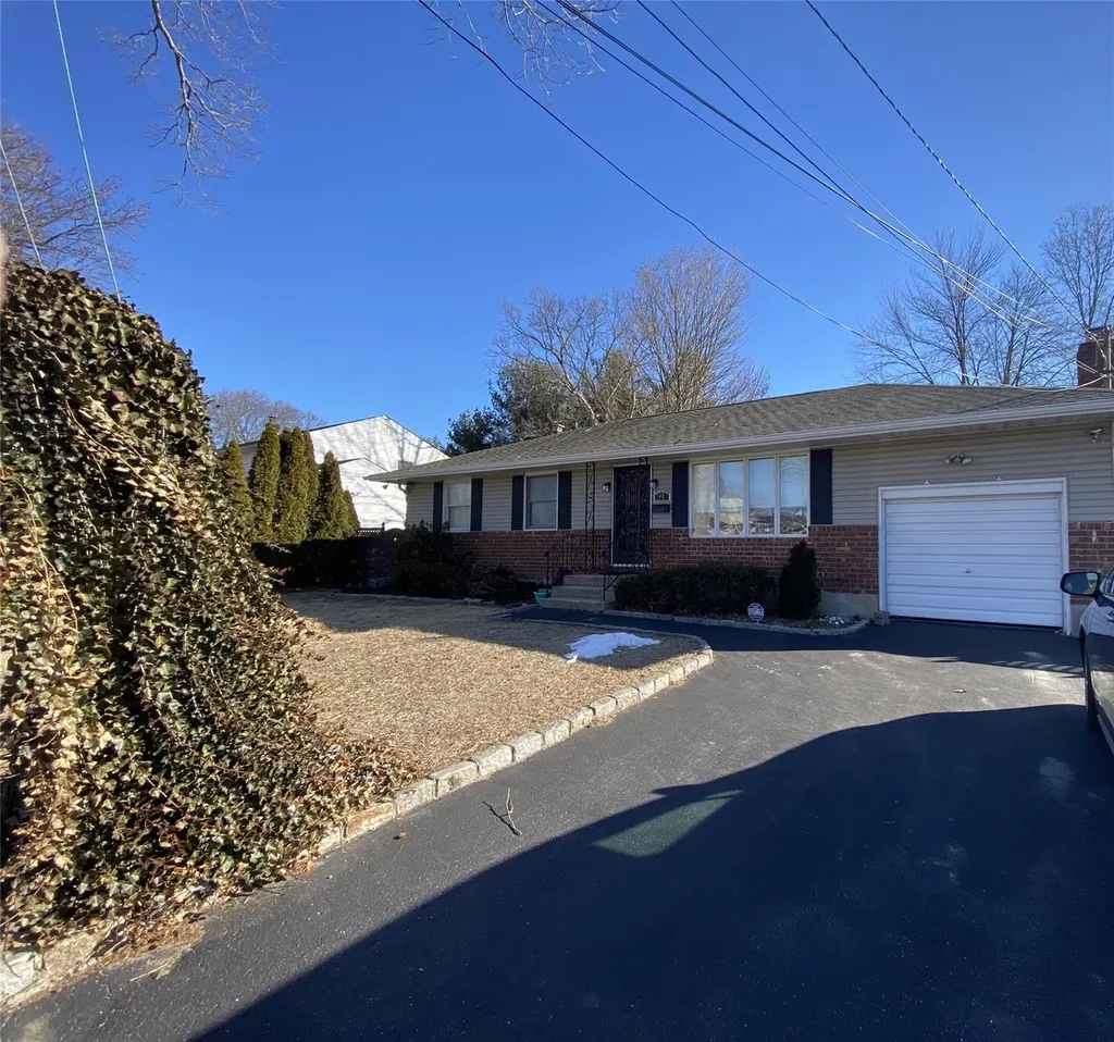 91 Marvin Lane Commack NY 11725