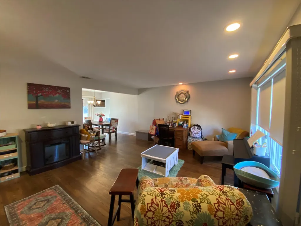 91 Marvin Lane Commack NY 11725