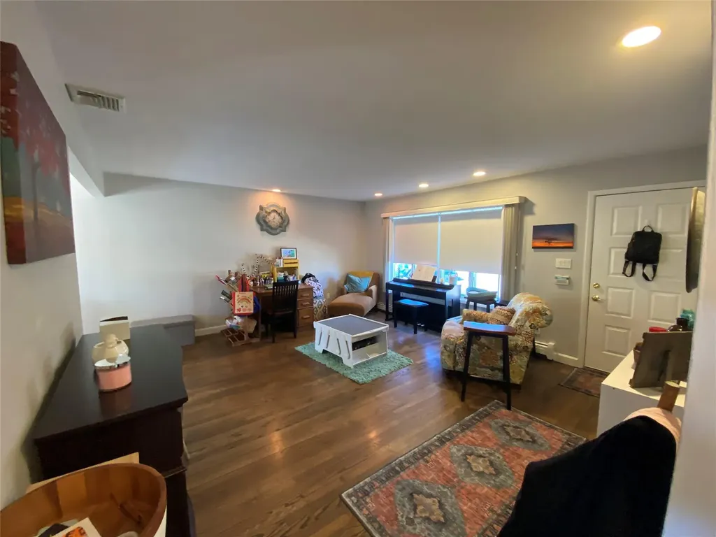 91 Marvin Lane Commack NY 11725