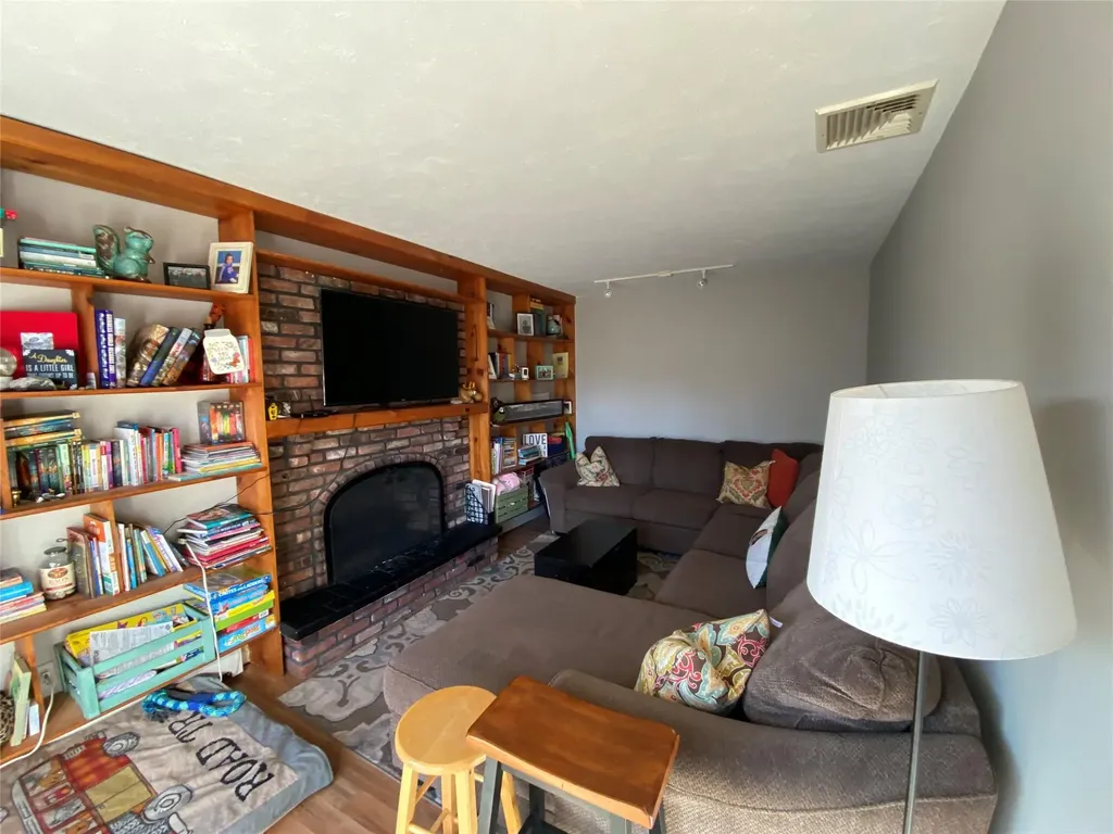 91 Marvin Lane Commack NY 11725