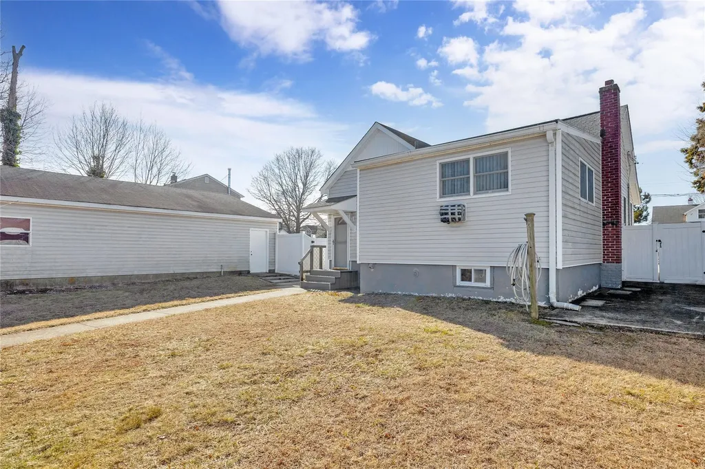 203 Wilson Boulevard Islip NY 11751