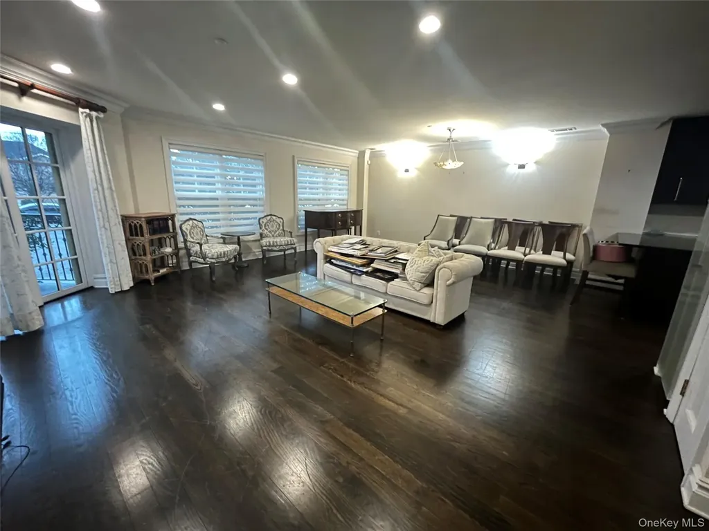 260 Central Lawrence NY 11559