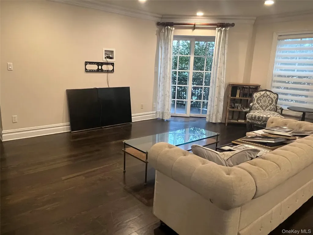 260 Central Lawrence NY 11559