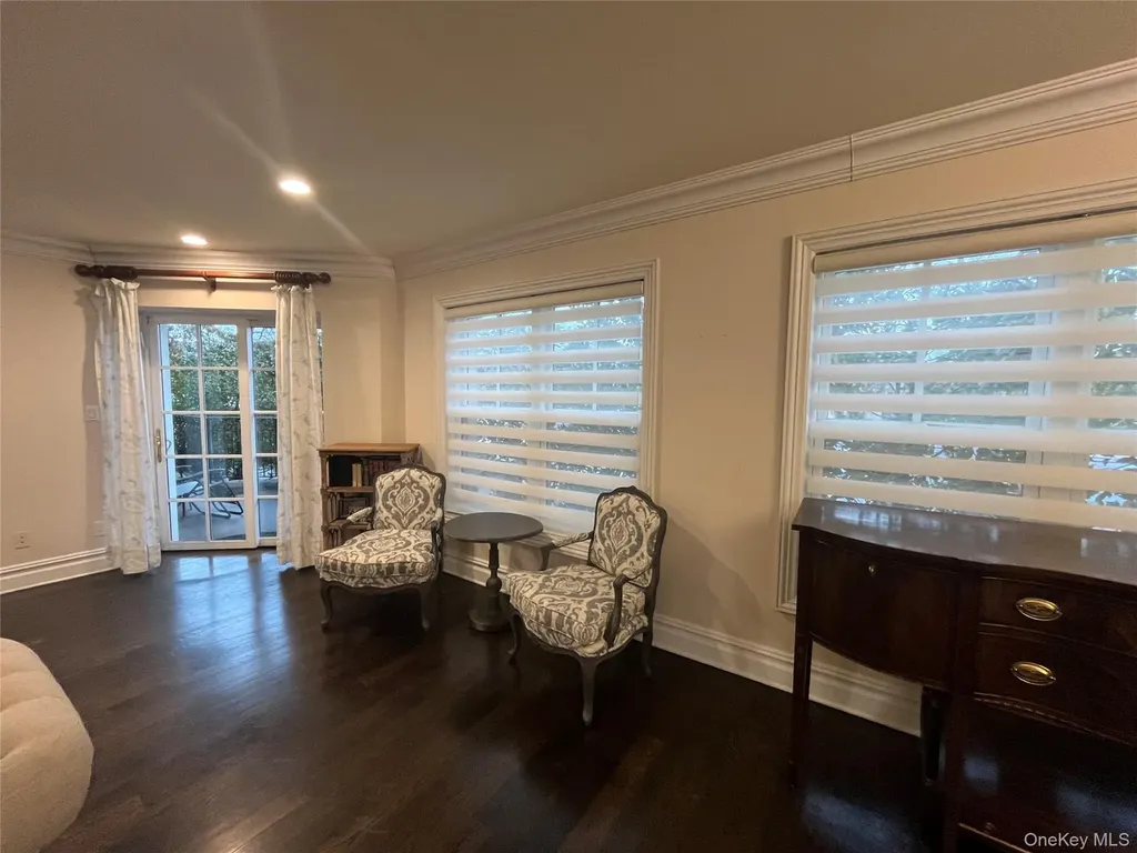 260 Central Lawrence NY 11559