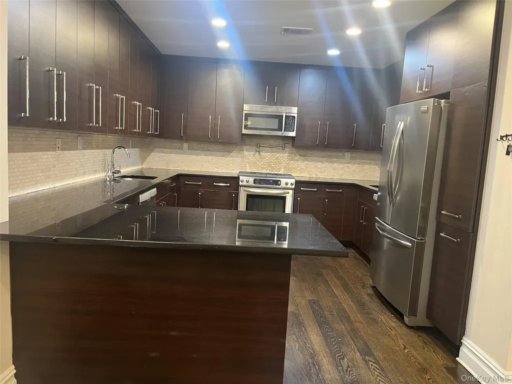260 Central Lawrence NY 11559