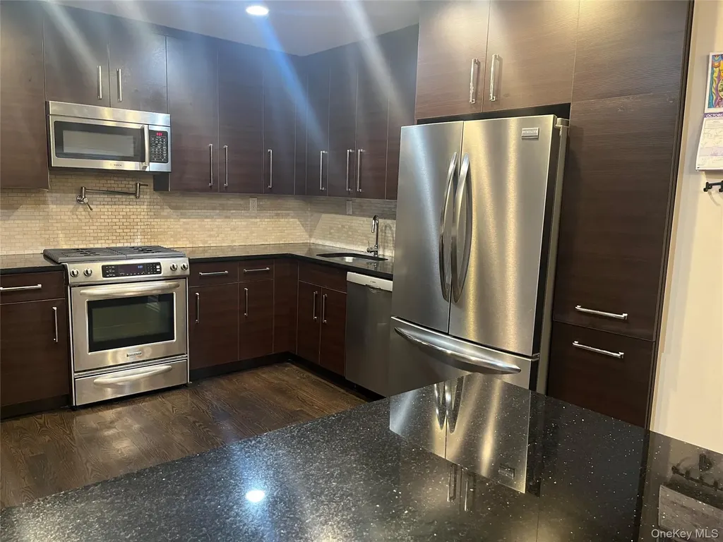 260 Central Lawrence NY 11559