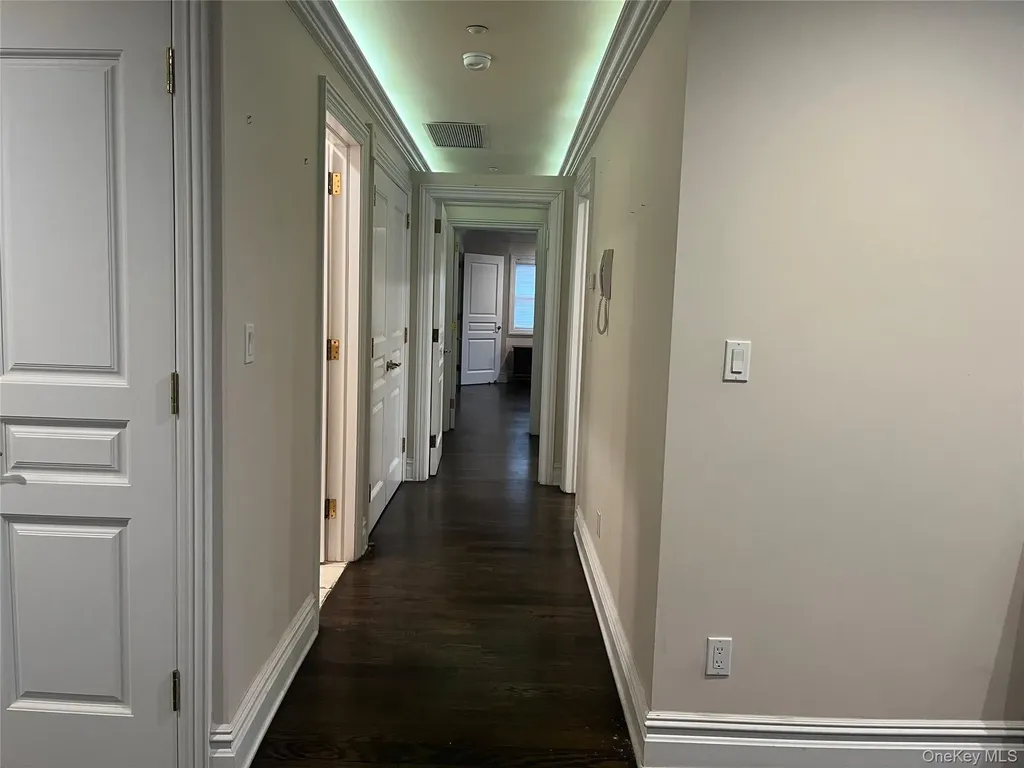 260 Central Lawrence NY 11559