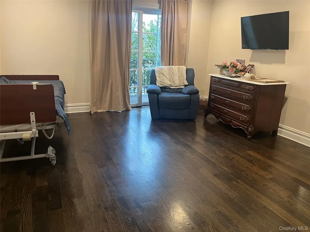 260 Central Lawrence NY 11559