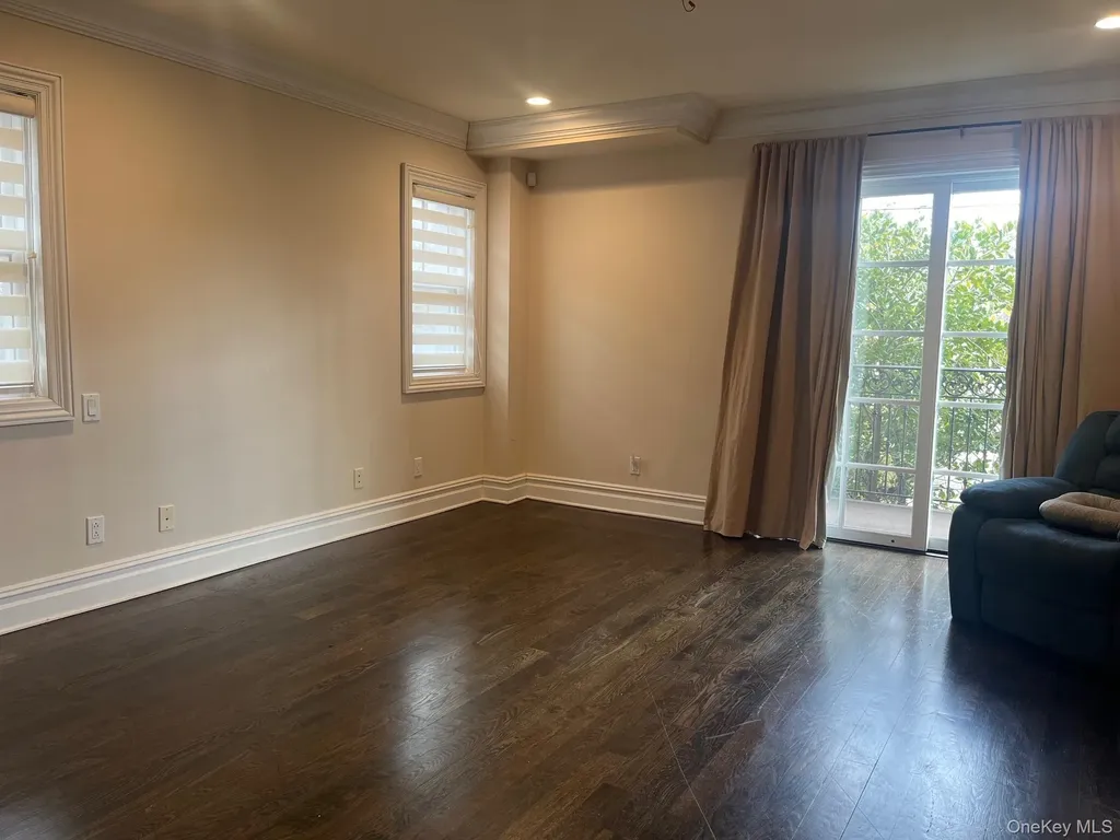 260 Central Lawrence NY 11559