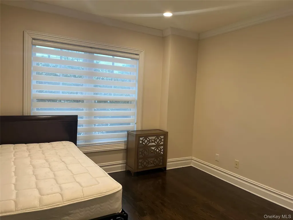 260 Central Lawrence NY 11559