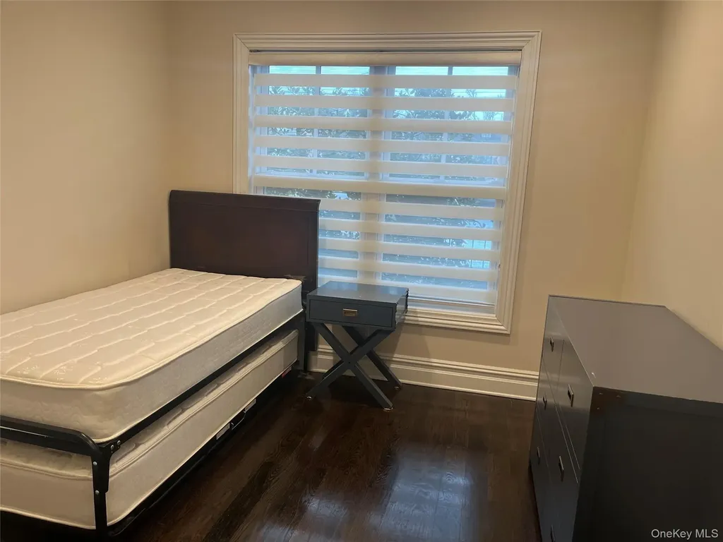 260 Central Lawrence NY 11559