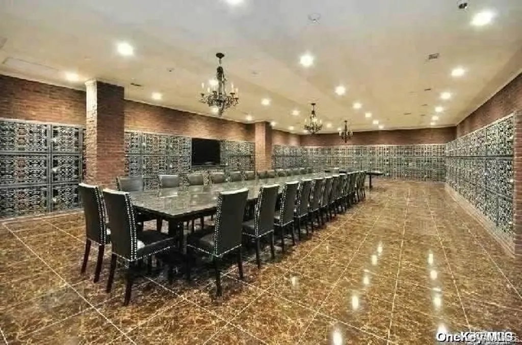 260 Central Lawrence NY 11559