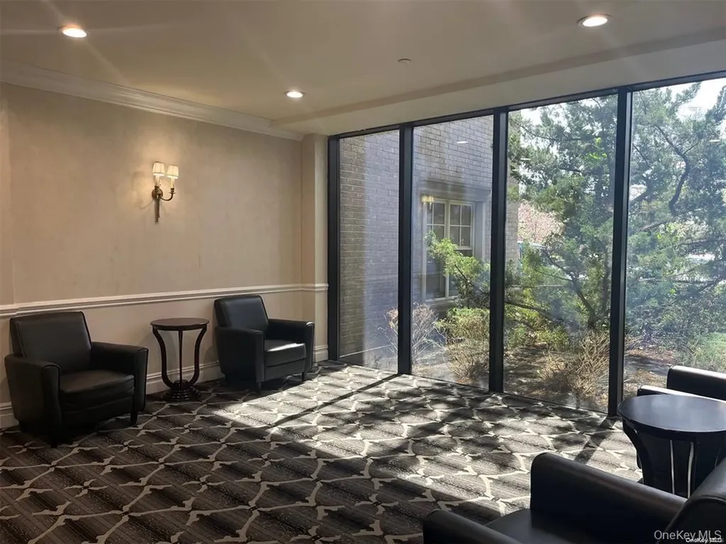 260 Central Lawrence NY 11559