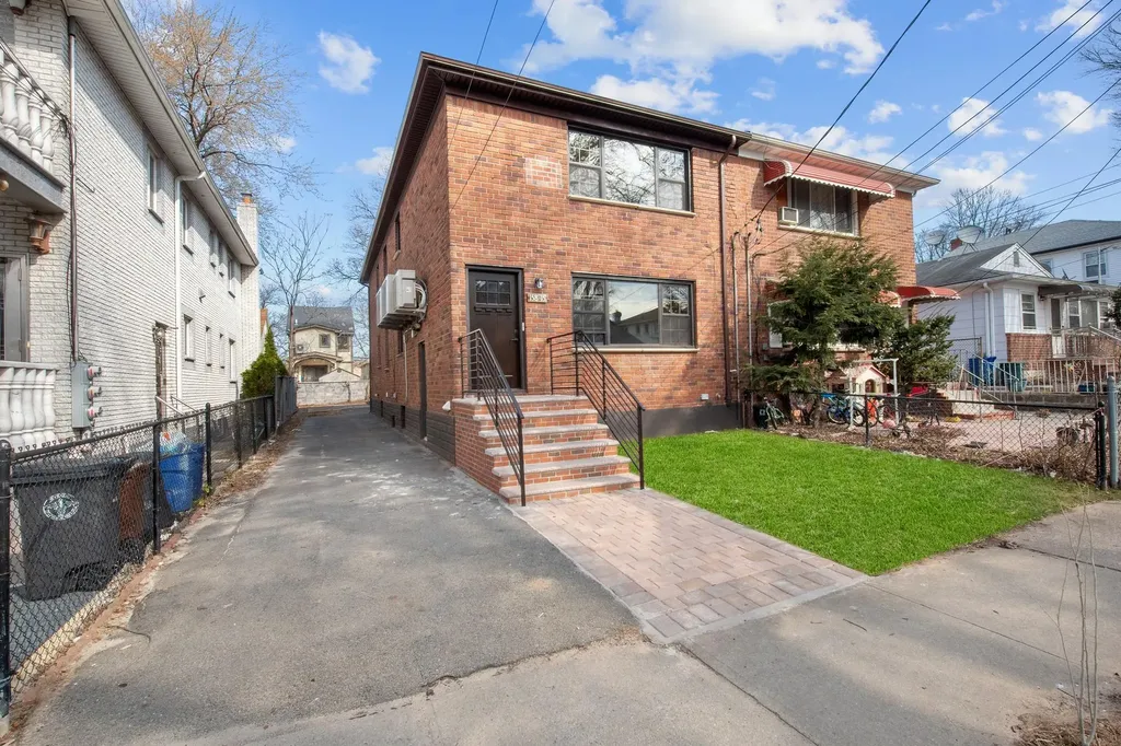15815 77th Road Fresh Meadows NY 11366