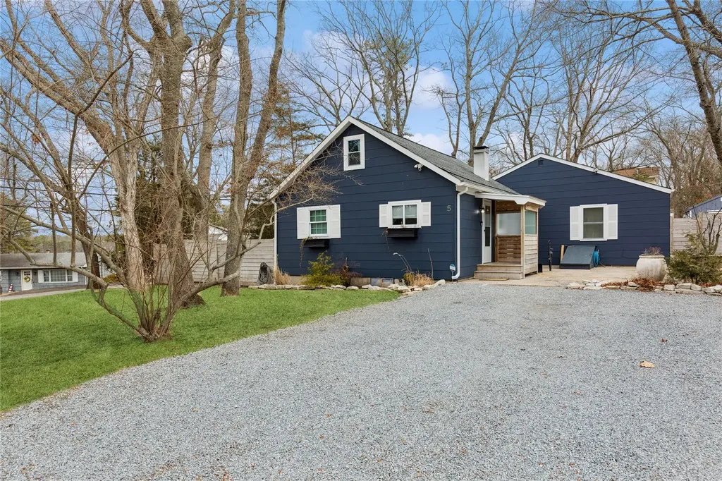 5 Sunset Trail Ridge NY 11961