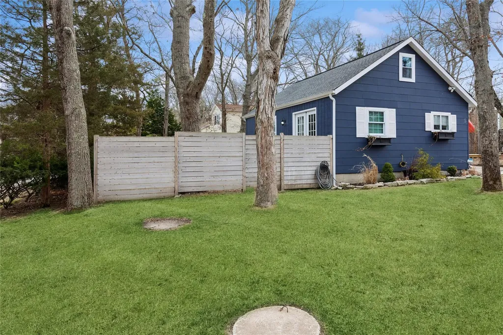5 Sunset Trail Ridge NY 11961