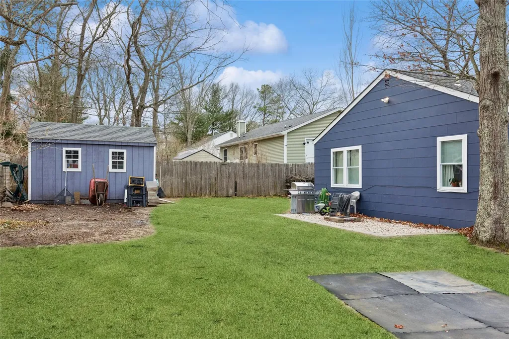 5 Sunset Trail Ridge NY 11961